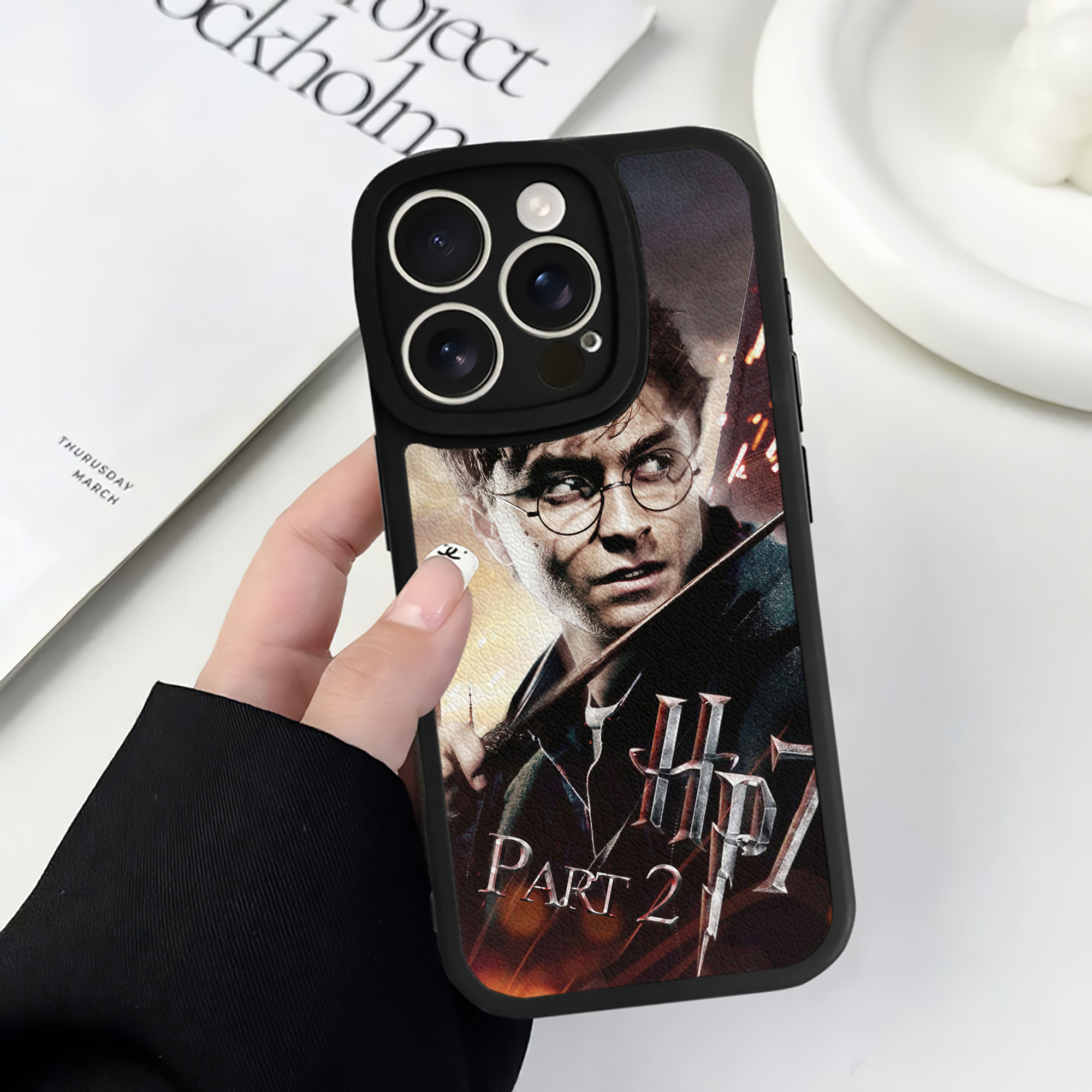 （画像用） Harry Potter ハリー・ポッターシリーズ 【iPhone 16シリーズ対応】シリコンスマホケース（レザー調） 材質：シリコン